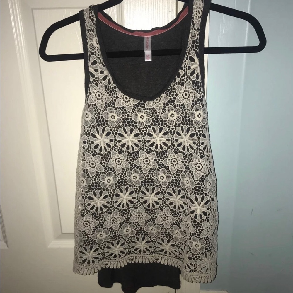 gray & white pattern tank top